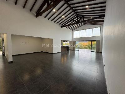 Casa de 4 alcobas en venta en Alto De Las Palmas, Medellín, 1650 m² · foto 2 de 20