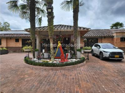 Casa de 4 alcobas en venta en El Escobero, Envigado, 600 m² · foto 2 de 20