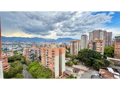 Apartamento de 3 alcobas en venta en Castropol, Medellín, 135 m² · foto 2 de 20