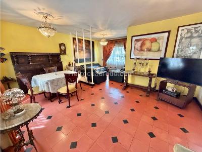 Casa de 5 alcobas en venta en Estadio, Medellín, 332 m² · foto 5 de 20