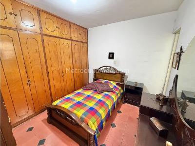 Casa de 5 alcobas en venta en Estadio, Medellín, 332 m² · foto 12 de 20