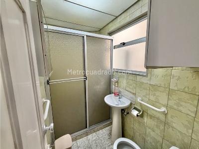 Casa de 5 alcobas en venta en Estadio, Medellín, 332 m² · foto 15 de 20