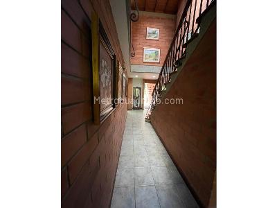 Casa de 4 alcobas en venta en Cumbres, Envigado, 240 m² · foto 16 de 19