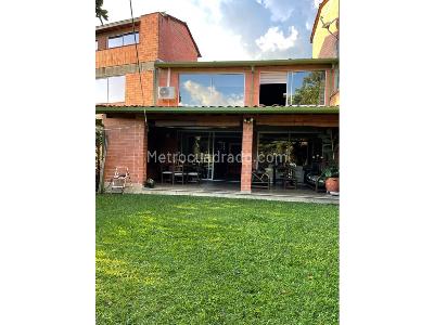 Casa de 4 alcobas en venta en Cumbres, Envigado, 240 m² · foto 3 de 19