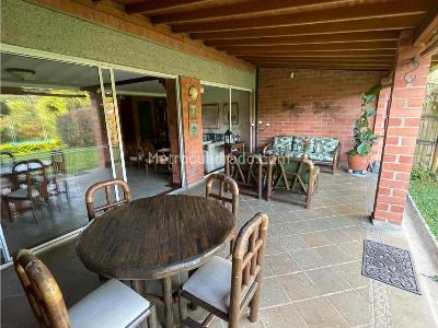 Casa de 4 alcobas en venta en Cumbres, Envigado, 240 m² · foto 4 de 19
