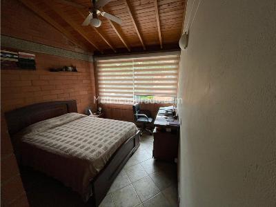 Casa de 4 alcobas en venta en Cumbres, Envigado, 240 m² · foto 9 de 19