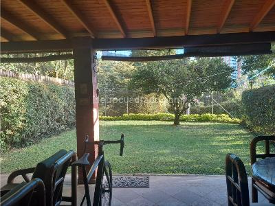 Casa de 4 alcobas en venta en Loma El Atravesado, Envigado, 240 m² · foto 2 de 20