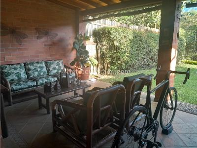 Casa de 4 alcobas en venta en Loma El Atravesado, Envigado, 240 m² · foto 3 de 20
