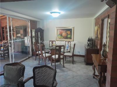 Casa de 4 alcobas en venta en Loma El Atravesado, Envigado, 240 m² · foto 6 de 20