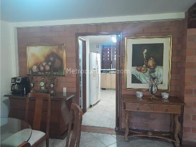 Casa de 4 alcobas en venta en Loma El Atravesado, Envigado, 240 m² · foto 8 de 20