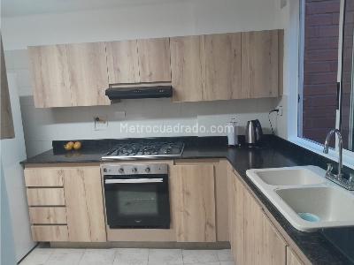 Casa de 4 alcobas en venta en Loma El Atravesado, Envigado, 240 m² · foto 10 de 20