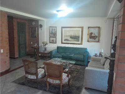 Casa de 4 alcobas en venta en Loma El Atravesado, Envigado, 240 m² · foto 13 de 20