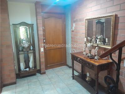 Casa de 4 alcobas en venta en Loma El Atravesado, Envigado, 240 m² · foto 15 de 20
