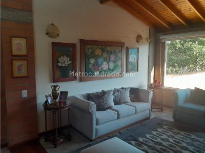 Casa de 4 alcobas en venta en Loma El Atravesado, Envigado, 240 m² · foto 18 de 20