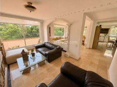 Casa de 4 alcobas en venta en San Lucas, Medellín, 265 m² · foto 3 de 20