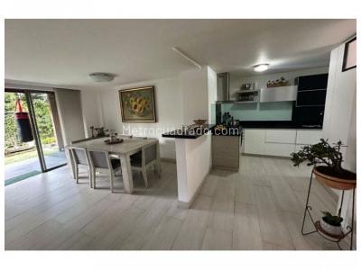 Casa de 3 alcobas en venta en Cumbres, Envigado, 260 m² · foto 2 de 9