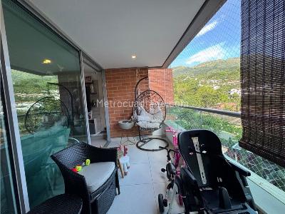 Apartamento de 3 alcobas en venta en Loma De Los Mesa, Envigado, 116 m² · foto 2 de 20