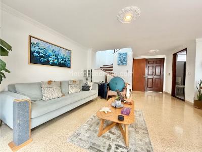 Casa de 5 alcobas en venta en La Sebastiana, Envigado, 204 m² · foto 3 de 20