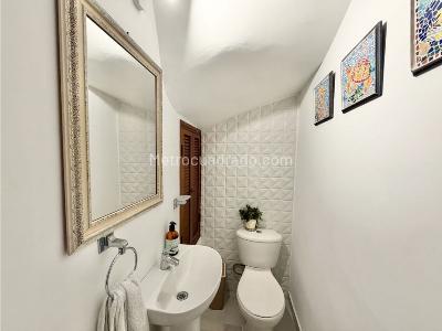 Casa de 5 alcobas en venta en La Sebastiana, Envigado, 204 m² · foto 12 de 20