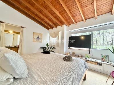 Casa de 5 alcobas en venta en La Sebastiana, Envigado, 204 m² · foto 14 de 20