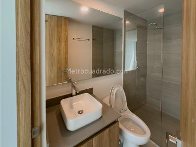 Apartamento de 2 alcobas en venta en Av Las Vegas, Sabaneta, 68 m² · foto 3 de 5
