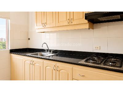 Apartamento de 3 alcobas en venta en Loma De Los Bernal, Medellín, 90 m² · foto 10 de 17