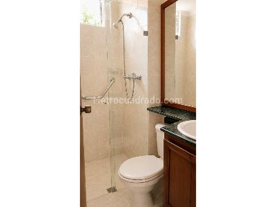 Apartamento de 3 alcobas en venta en Loma De Los Bernal, Medellín, 90 m² · foto 11 de 17