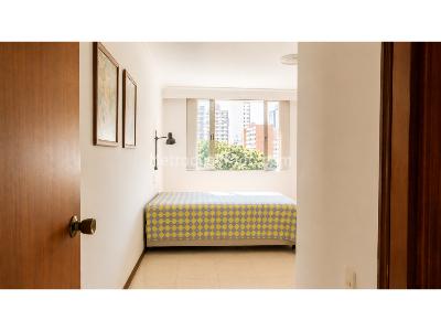 Apartamento de 3 alcobas en venta en Loma De Los Bernal, Medellín, 90 m² · foto 12 de 17