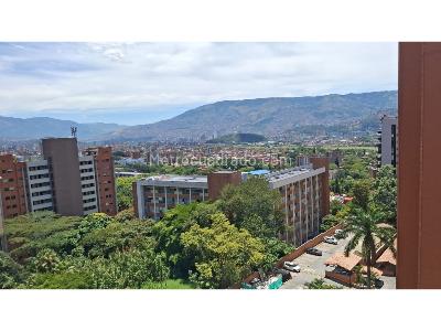 Apartamento de 3 alcobas en venta en Loma De Los Bernal, Medellín, 90 m² · foto 2 de 17