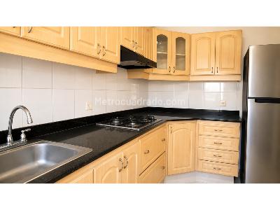 Apartamento de 3 alcobas en venta en Loma De Los Bernal, Medellín, 90 m² · foto 9 de 17
