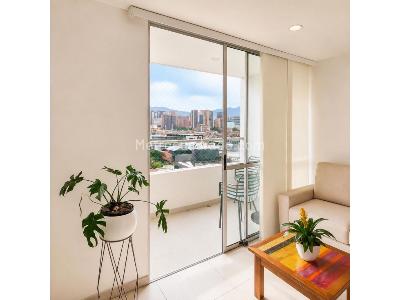 Apartamento de 3 alcobas en venta en El Poblado, Medellín, 77 m² · foto 2 de 9