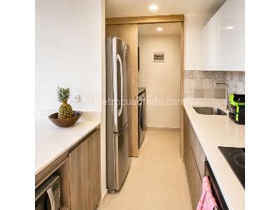 Apartamento de 3 alcobas en venta en El Poblado, Medellín, 77 m² · foto 4 de 9