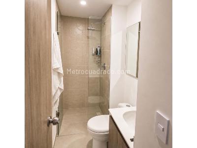 Apartamento de 3 alcobas en venta en El Poblado, Medellín, 77 m² · foto 8 de 9