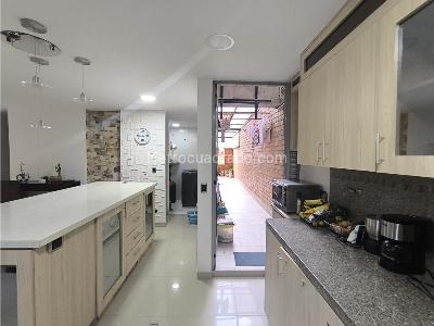 Apartamento de 3 alcobas en venta en Loma Del Chocho, Envigado, 137 m² · foto 14 de 20
