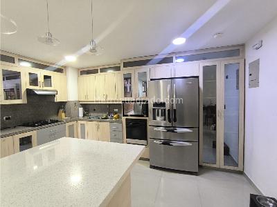 Apartamento de 3 alcobas en venta en Loma Del Chocho, Envigado, 137 m² · foto 9 de 20