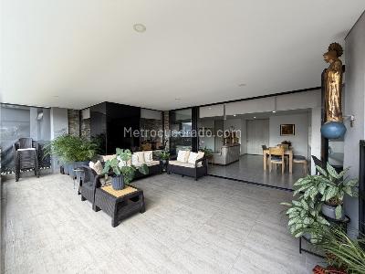 Apartamento de 3 alcobas en venta en Loma De Las Brujas, Envigado, 148 m² · foto 2 de 20