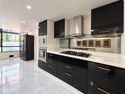 Apartamento de 4 alcobas en venta en La Calera, Medellín, 302 m² · foto 10 de 20