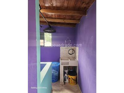 Casa de 3 alcobas en venta en Calatrava, Itagüí, 55 m² · foto 3 de 7