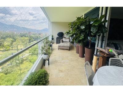 Apartamento de 2 alcobas en venta en Loma De Los Balsos, Medellín, 153 m² · foto 2 de 20