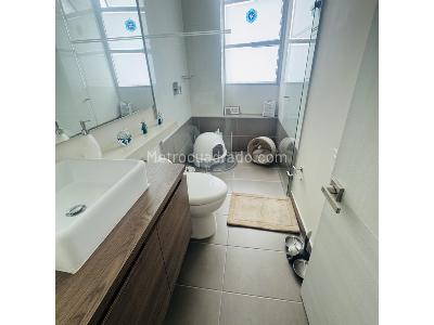 Apartamento de 2 alcobas en venta en Loma De Los Balsos, Medellín, 153 m² · foto 10 de 20