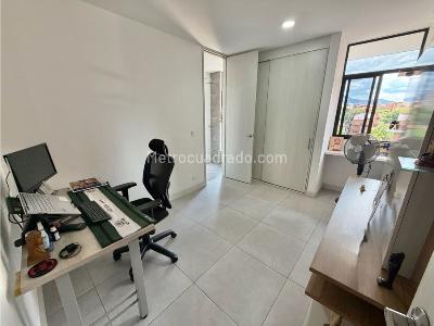 Apartamento de 3 alcobas en venta en Laureles Primer Parque, Medellín, 102 m² · foto 10 de 14