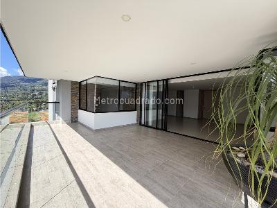 Apartamento de 3 alcobas en venta en Loma De Las Brujas, Envigado, 147 m² · foto 2 de 20