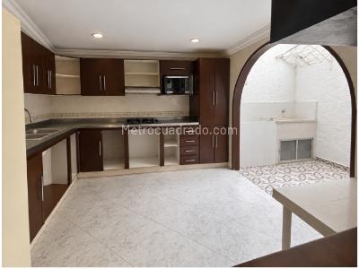 Casa de 3 alcobas en venta en Belen La Nubia, Medellín, 151 m² · foto 3 de 8