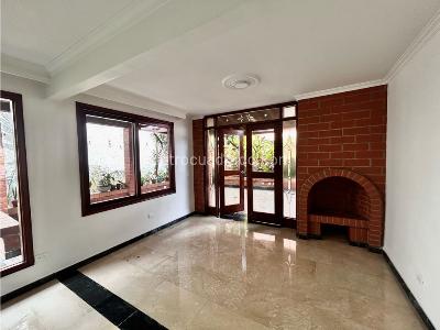 Casa de 3 alcobas en venta en El Poblado, Medellín, 242 m² · foto 3 de 20