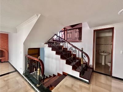 Casa de 3 alcobas en venta en El Poblado, Medellín, 242 m² · foto 4 de 20