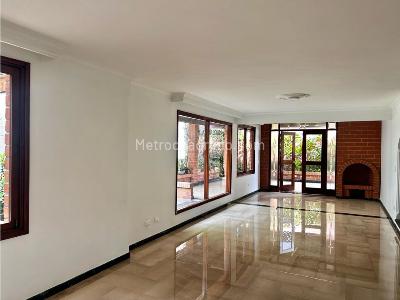 Casa de 3 alcobas en venta en El Poblado, Medellín, 242 m² · foto 6 de 20