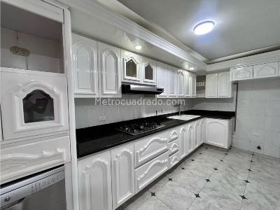 Casa de 3 alcobas en venta en El Poblado, Medellín, 242 m² · foto 8 de 20