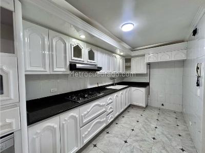 Casa de 3 alcobas en venta en El Poblado, Medellín, 242 m² · foto 9 de 20