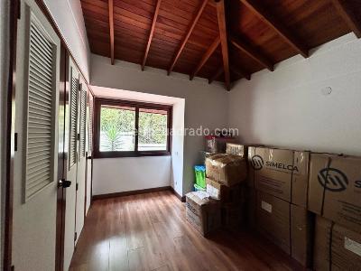 Casa de 3 alcobas en venta en El Poblado, Medellín, 242 m² · foto 13 de 20