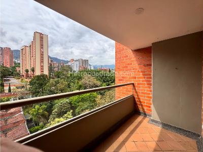 Apartamento de 3 alcobas en venta en El Poblado, Medellín, 147 m² · foto 1 de 16